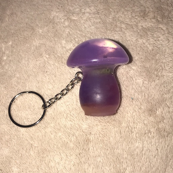 Epoxy resin mini mushroom 🍄 keychain purple & frosted pink - Picture 2 of 6